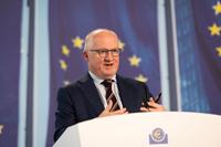 ECB’s Lane: ‘No Reason to Say We’re Always Going to Do the Default 25BP Moves’