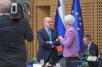 ECB’s de Guindos: Current Level of Rates Appropriate, Fiscal Policies Could Push Yields Higher