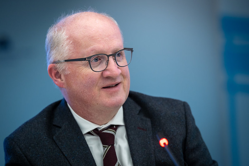 ECB’s Lane: Inflation Outlook More Benign as ECB Assesses Two-Sided Risks