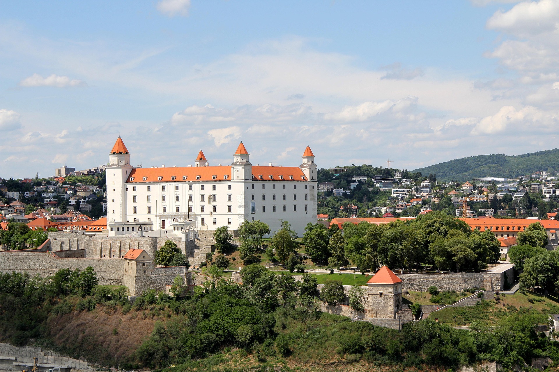 Slovakia: Ministry of Finance Sells €569 Million in Competitive Bond Auction