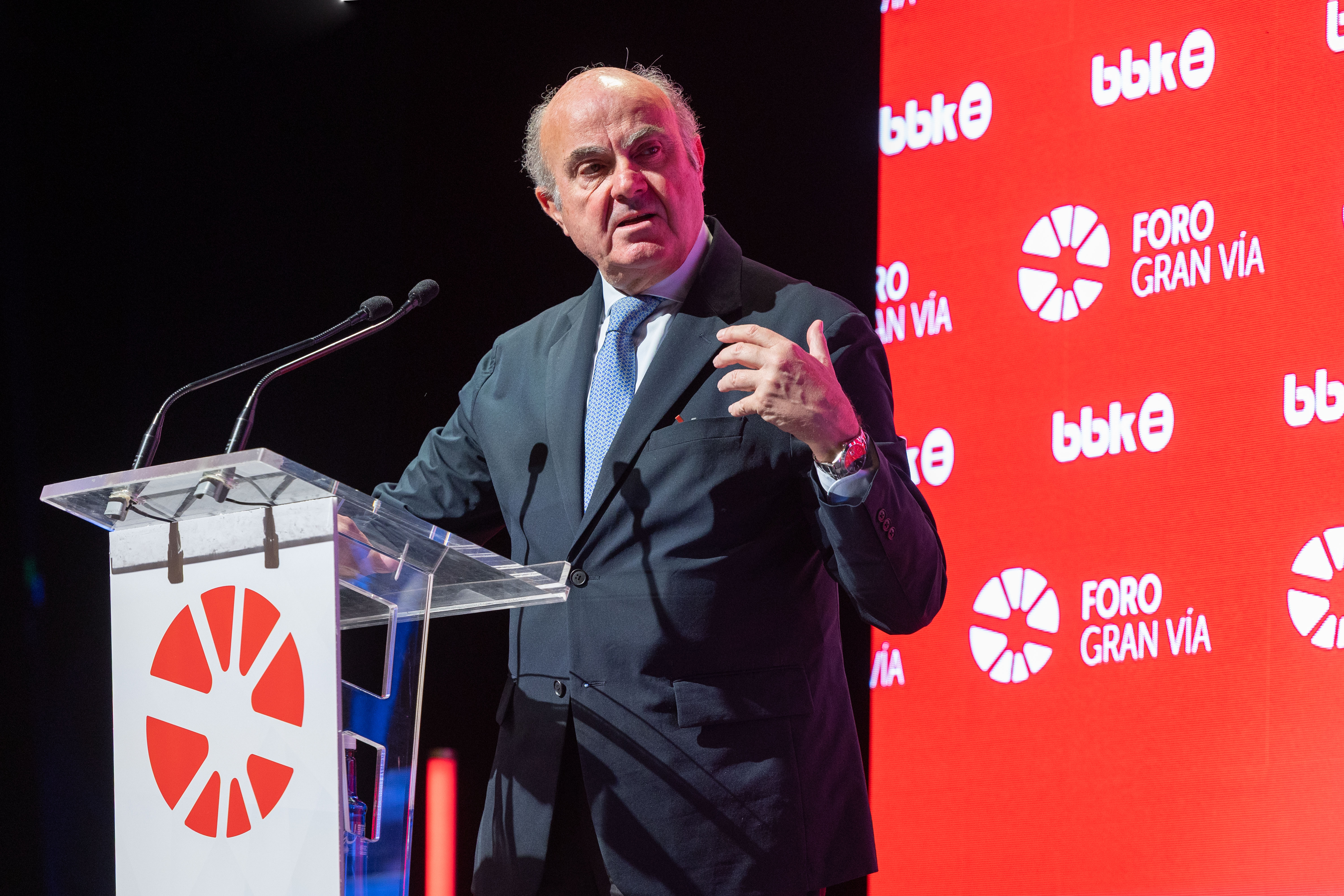 ECB’s de Guindos Positive on Inflation, Cautions on Chinese Goods Imports